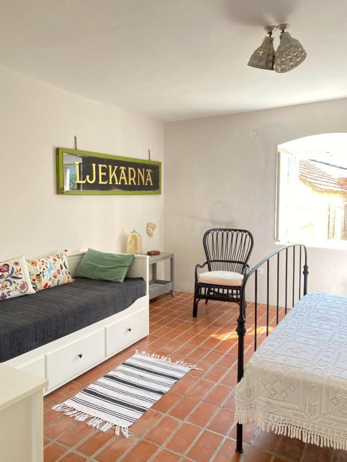 Charming Stone House In Jelsa * Jelsa (Hvar)